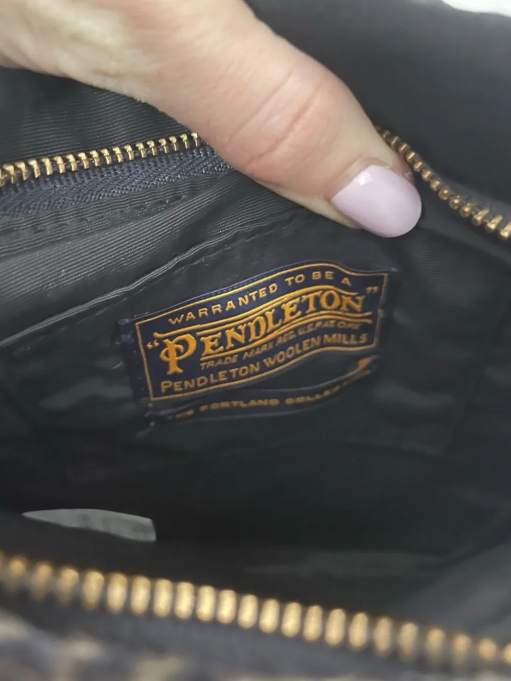 Small Pendleton Crossbody Bag - Picture 3 of 4